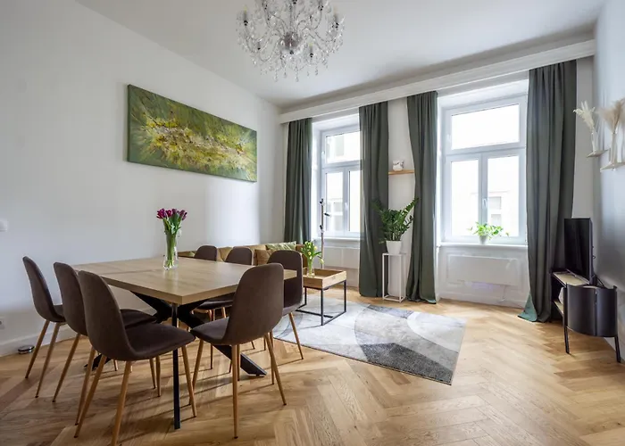 Elegant Heritage With Modern Comfort Appartamento *