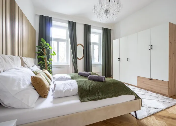 Elegant Heritage With Modern Comfort Appartamento