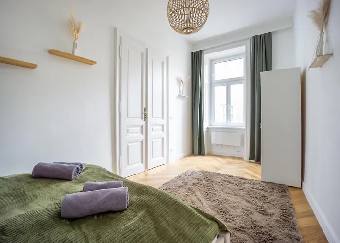 Elegant Heritage With Modern Comfort Appartamento