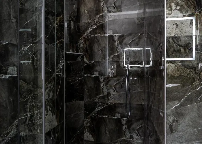 Elegant Heritage With Modern Comfort Appartamento *