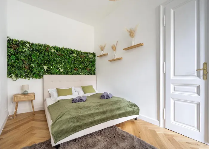 Elegant Heritage With Modern Comfort Appartamento